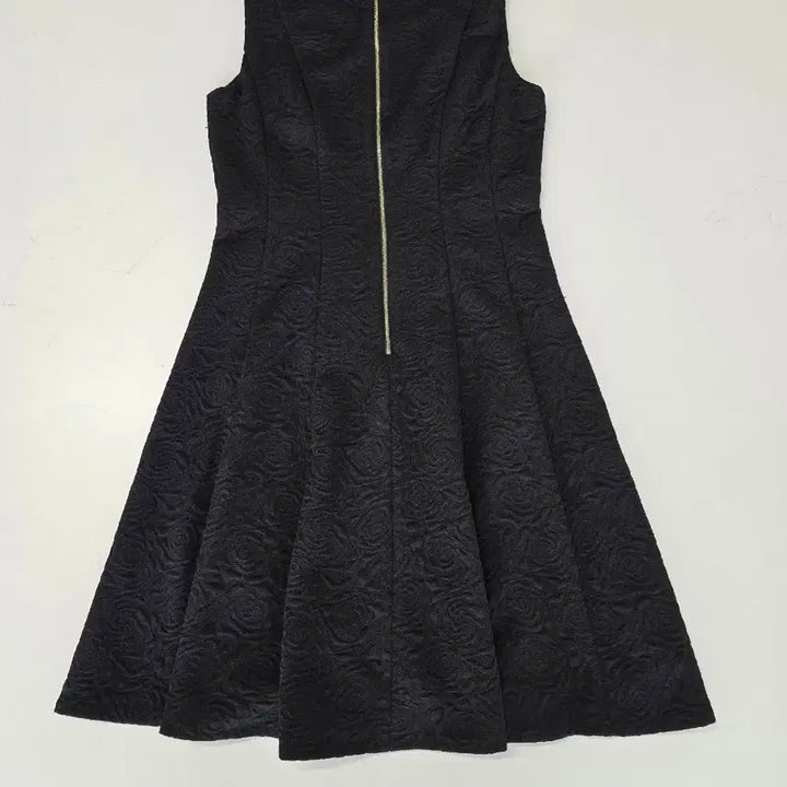 [BUNJANG] Karl Lagerfeld Rose Pattern Sleeveless Dress / 칼라거펠트 로즈 패턴 슬리브리스 원피스 블랙8