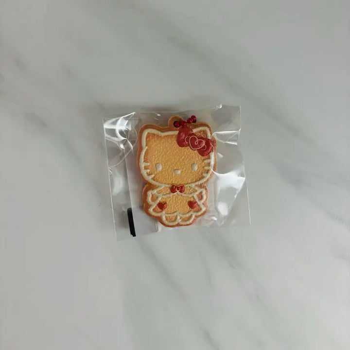 [BUNJANG] Sanrio Holiday Popup Cookie Keychain Hello Kitty (Sealed) / 산리오 홀리데이 팝업 쿠키 키링 키티 (미개봉)