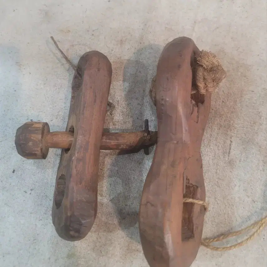 [BUNJANG] Antique Goat Neck Tightening Tools (Set of 2) / 민속품  / 염소 목줄 쪼우는 도구 2점