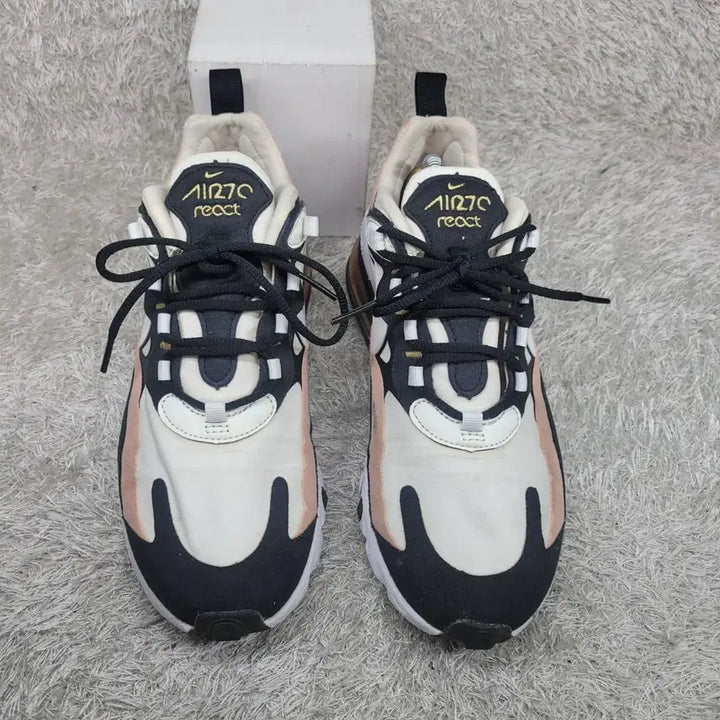 [BUNJANG] Nike Air Max 270 React Sneakers (Used) / 구제짱짱맨 240 나이키 에어맥스270 리액트 스니커즈