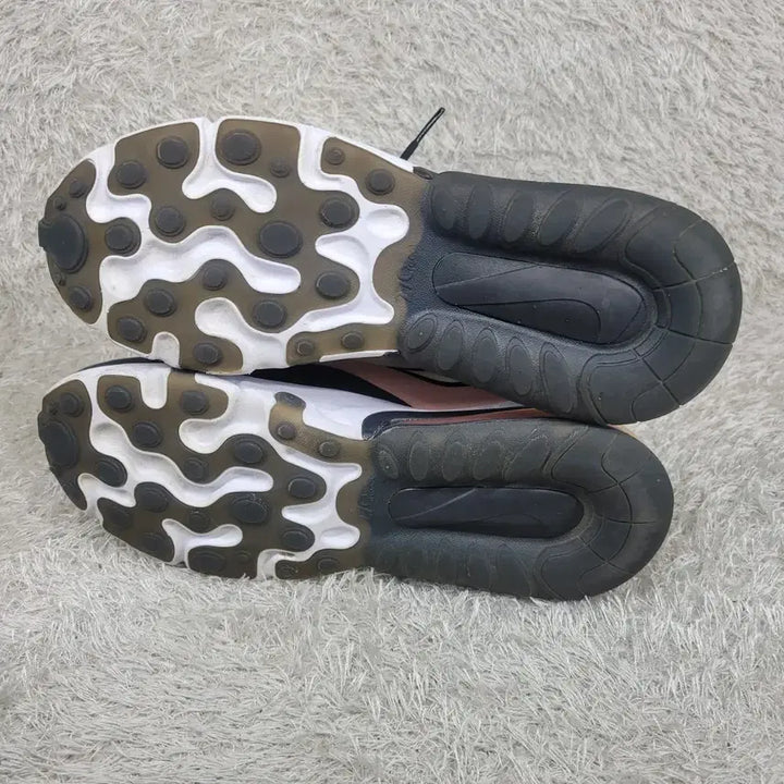 [BUNJANG] Nike Air Max 270 React Sneakers (Used) / 구제짱짱맨 240 나이키 에어맥스270 리액트 스니커즈