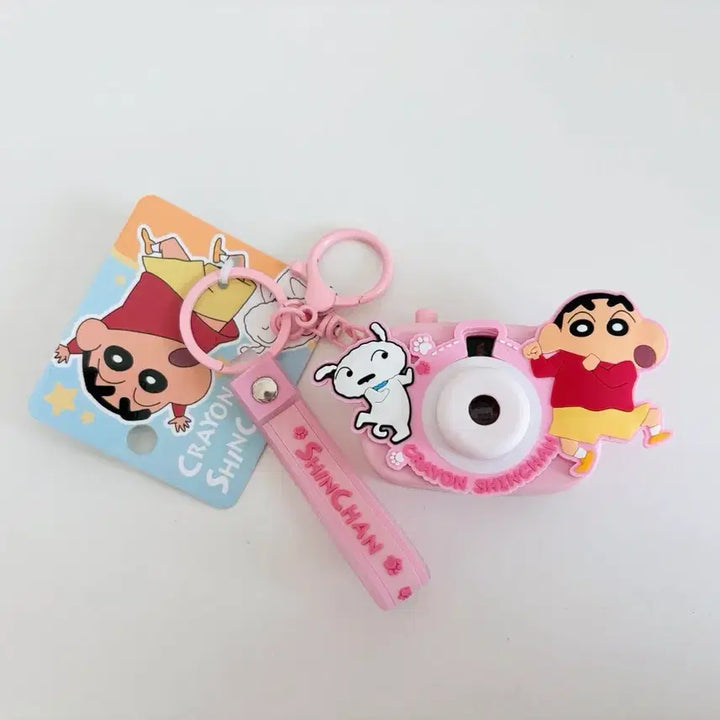 [SOLD OUT] 짱구 신짱 핑크 카메라 키링