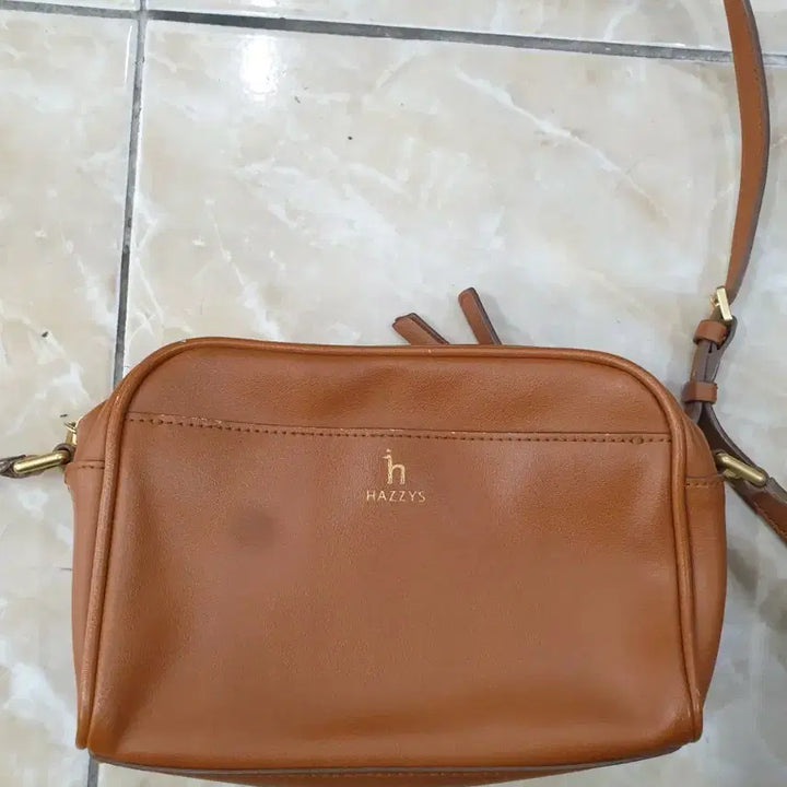 [BUNJANG] Hazzys Crossbody Bag / 헤지스 크로스백 사진참고