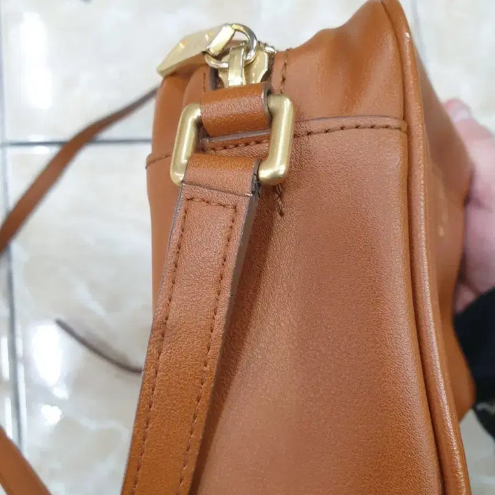 [BUNJANG] Hazzys Crossbody Bag / 헤지스 크로스백 사진참고