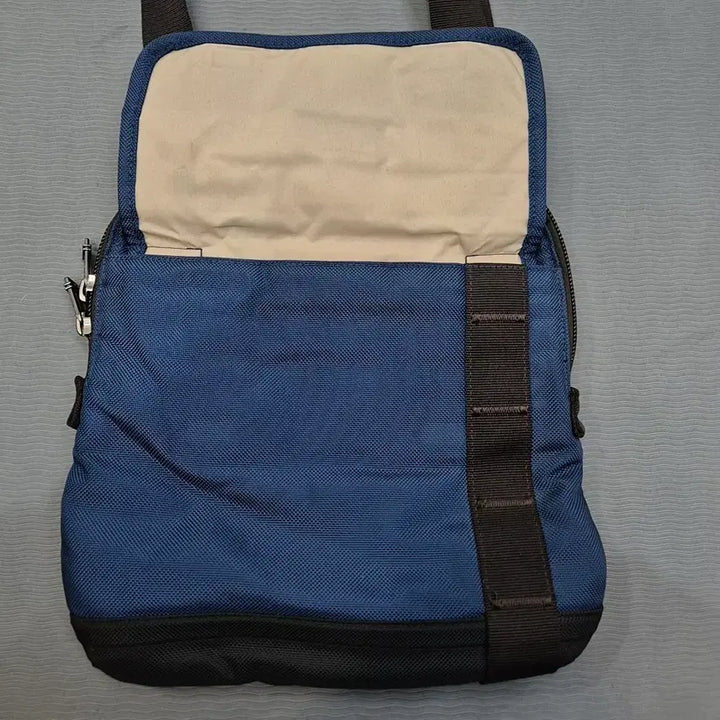 [SOLD OUT] 투미 탑 플랩 크로스바디백
