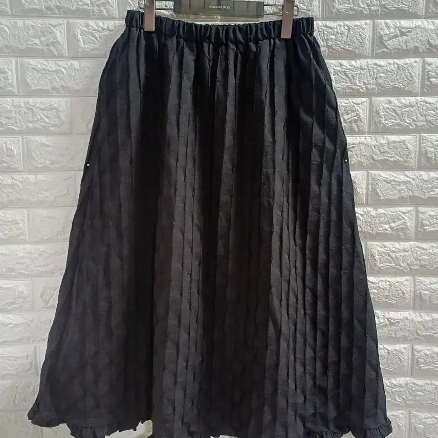 [BUNJANG] Banding Embroidered Pleated Frill Long Skirt / 밴딩 자수플리츠 프릴 롱스커트