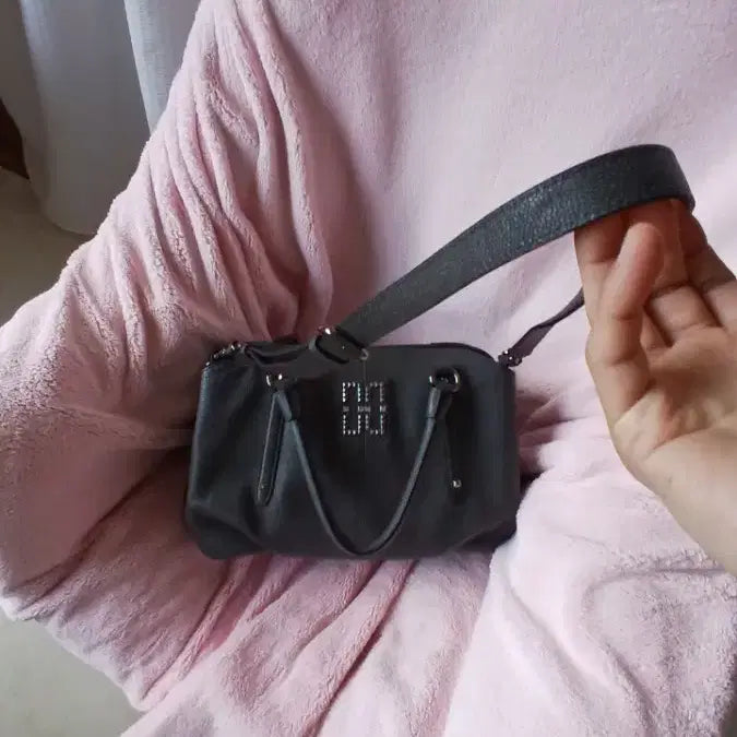[SOLD OUT] 닥스 정품 스터드 가죽 토트백 (백화점 보증서 포함)