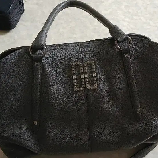 [SOLD OUT] 닥스 정품 스터드 가죽 토트백 (백화점 보증서 포함)