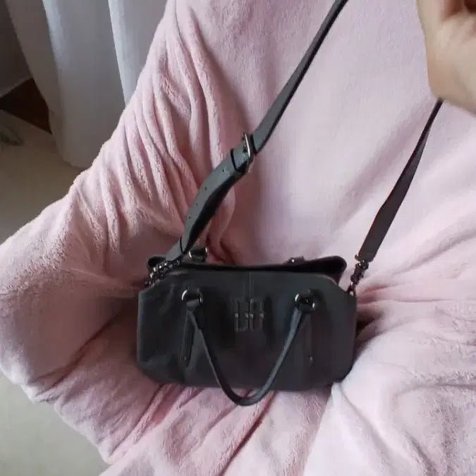 [SOLD OUT] 닥스 정품 스터드 가죽 토트백 (백화점 보증서 포함)