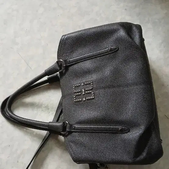 [SOLD OUT] 닥스 정품 스터드 가죽 토트백 (백화점 보증서 포함)