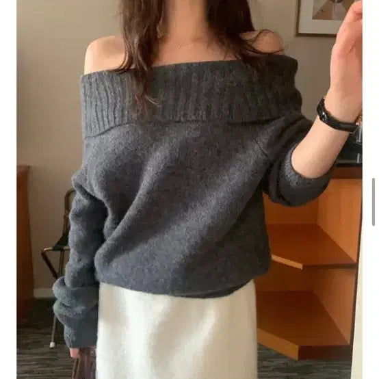 [BUNJANG] Wearerow Alpaca Off-shoulder Knit Charcoal / 웨어로우 알파카 오프숄더 니트 차콜 새상품