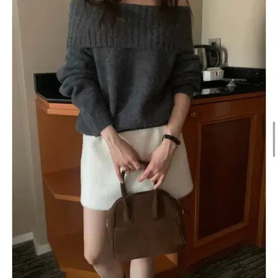 [BUNJANG] Wearerow Alpaca Off-shoulder Knit Charcoal / 웨어로우 알파카 오프숄더 니트 차콜 새상품