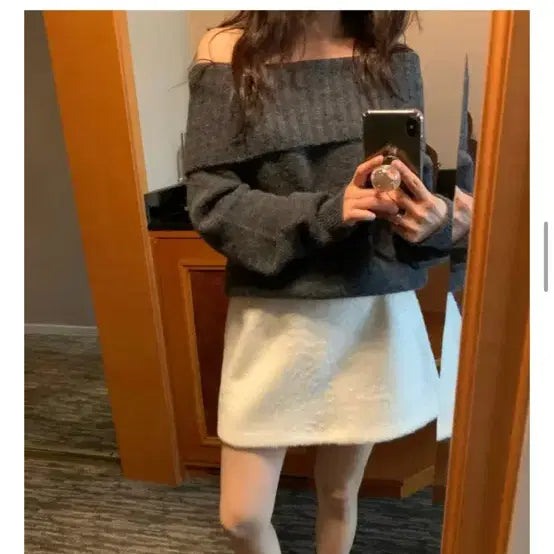 [BUNJANG] Wearerow Alpaca Off-shoulder Knit Charcoal / 웨어로우 알파카 오프숄더 니트 차콜 새상품