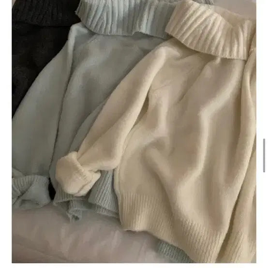 [BUNJANG] Wearerow Alpaca Off-shoulder Knit Charcoal / 웨어로우 알파카 오프숄더 니트 차콜 새상품