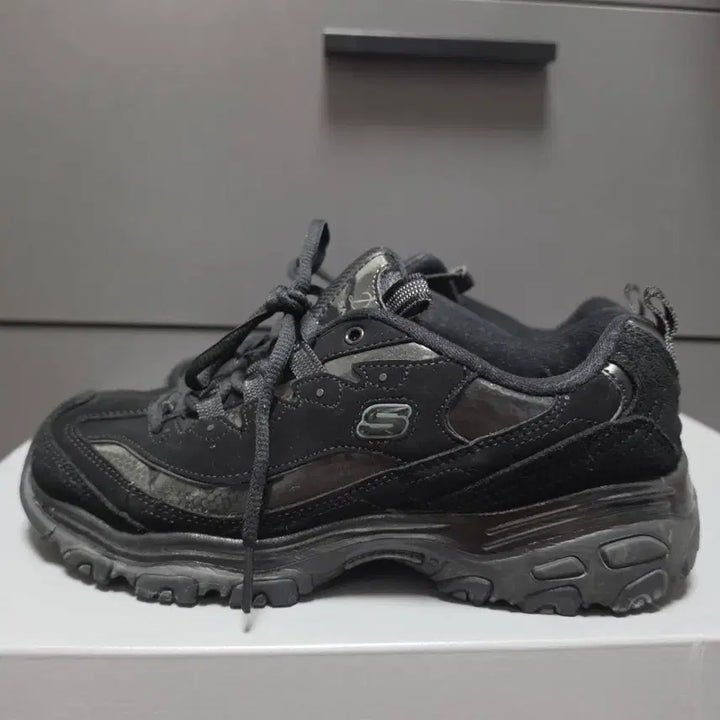 [BUNJANG] Skechers Delight All Black Shoes / 245스케쳐스 딜라이트 올블랙 -618