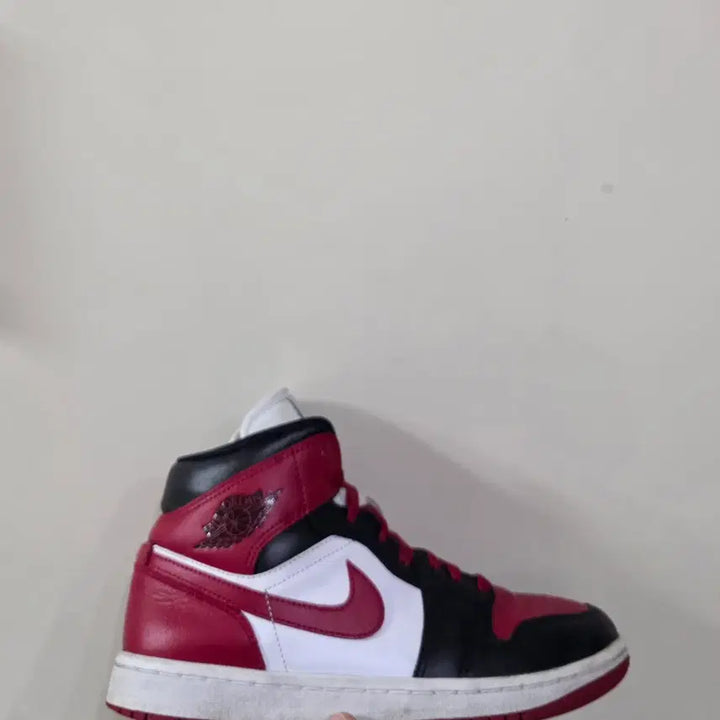 [BUNJANG] Nike Air Jordan 1 Mid Retro Bred Toe White Gym Red / [240] 나이키 에어조던1 미드 레트로 브레드토 화이트짐레드ㅡ단종매물