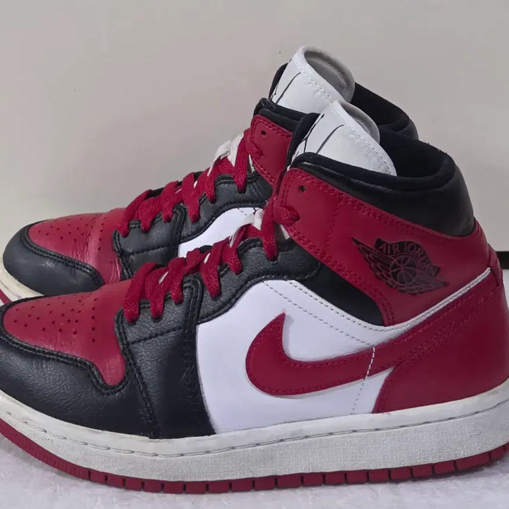 [BUNJANG] Nike Air Jordan 1 Mid Retro Bred Toe White Gym Red / [240] 나이키 에어조던1 미드 레트로 브레드토 화이트짐레드ㅡ단종매물