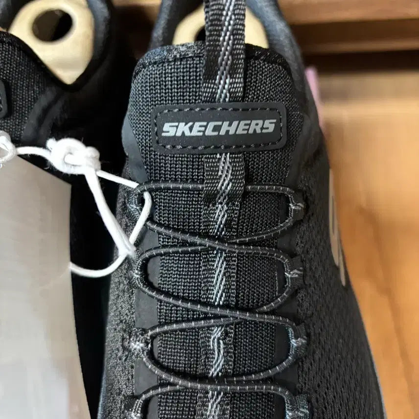 [BUNJANG] Skechers Sneakers Black 235/240mm New / 스케쳐스 운동화 블랙 235mm 새상품