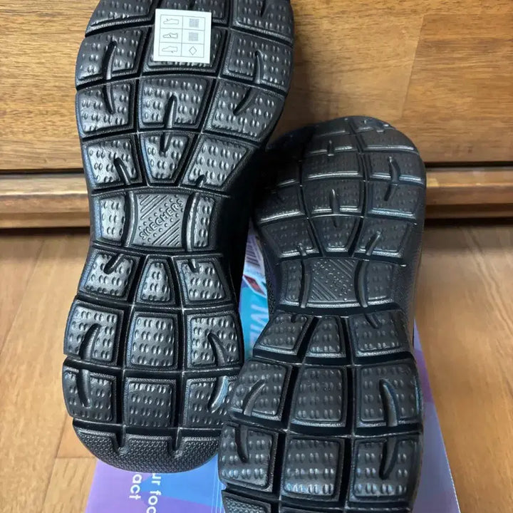 [BUNJANG] Skechers Sneakers Black 235/240mm New / 스케쳐스 운동화 블랙 235mm 새상품