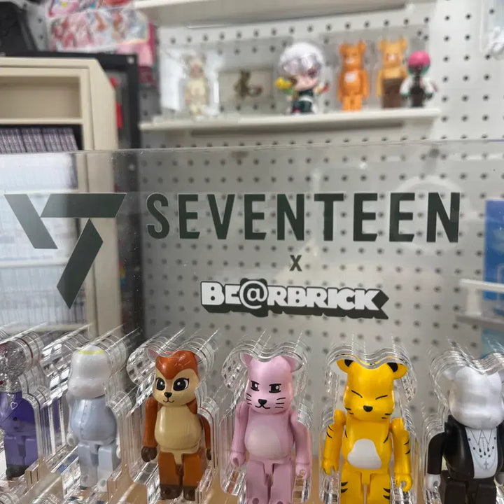 [BUNJANG] SEVENTEEN Bearbrick 13-Cube Acrylic Showcase / 세븐틴 베어브릭 13구 아크릴쇼케이스 로고상단형