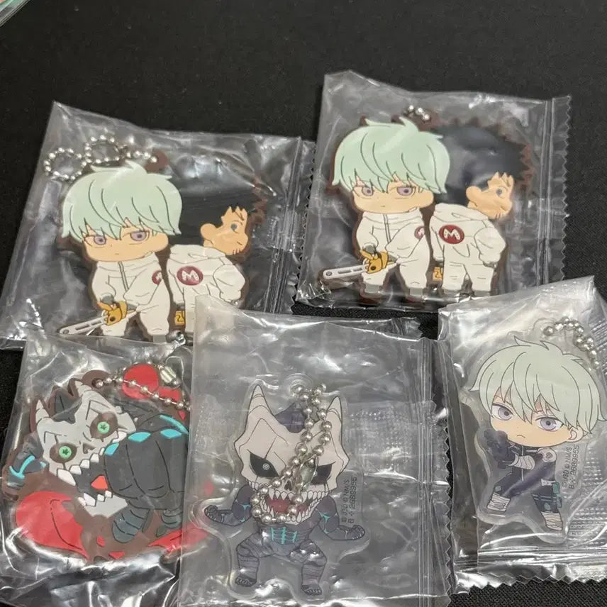 [BUNJANG] Kaiju No. 8 Kafka and Reno Gacha Keyring Bundle Set / 괴수 8호 카프카, 레노 가챠 키링 일괄 판매