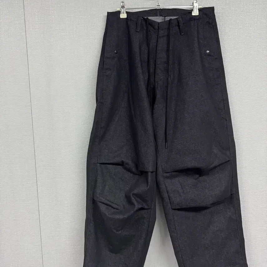 [SOLD OUT] 해칭룸 스노우진 워시드 팬츠