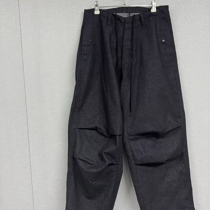 [SOLD OUT] 해칭룸 스노우진 워시드 팬츠