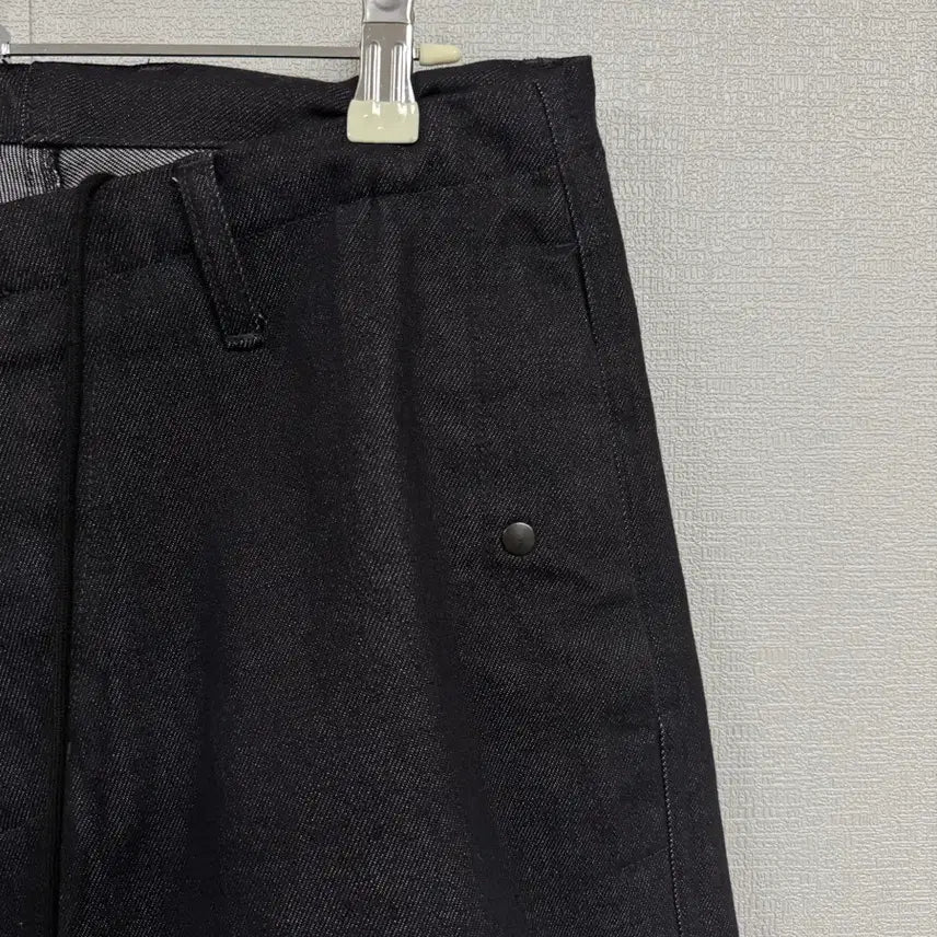 [SOLD OUT] 해칭룸 스노우진 워시드 팬츠