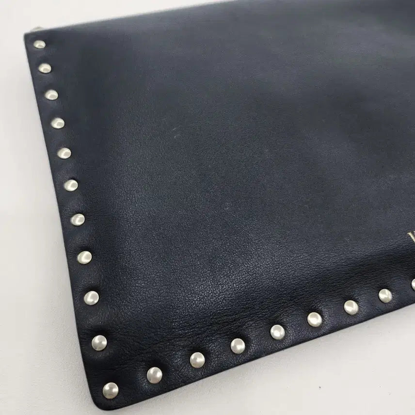 [BUNJANG] Valentino Rockstud Envelope Clutch Bag / 발렌티노 락스터드 엔벨롭 클러치백 QW1P0P56BOL