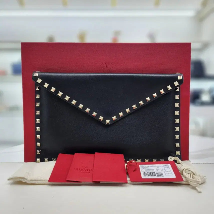 [BUNJANG] Valentino Rockstud Envelope Clutch Bag / 발렌티노 락스터드 엔벨롭 클러치백 QW1P0P56BOL