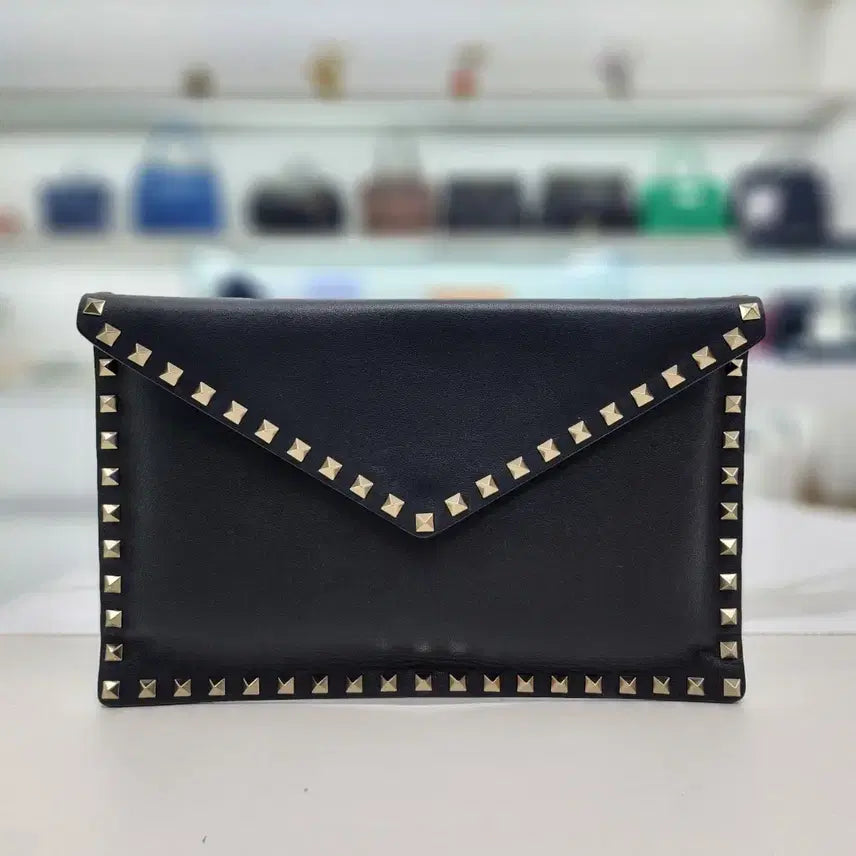 [BUNJANG] Valentino Rockstud Envelope Clutch Bag / 발렌티노 락스터드 엔벨롭 클러치백 QW1P0P56BOL