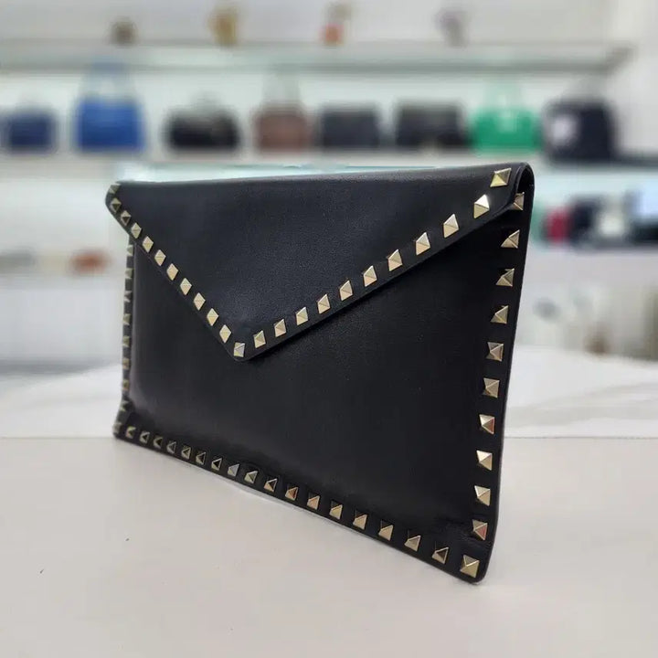 [BUNJANG] Valentino Rockstud Envelope Clutch Bag / 발렌티노 락스터드 엔벨롭 클러치백 QW1P0P56BOL