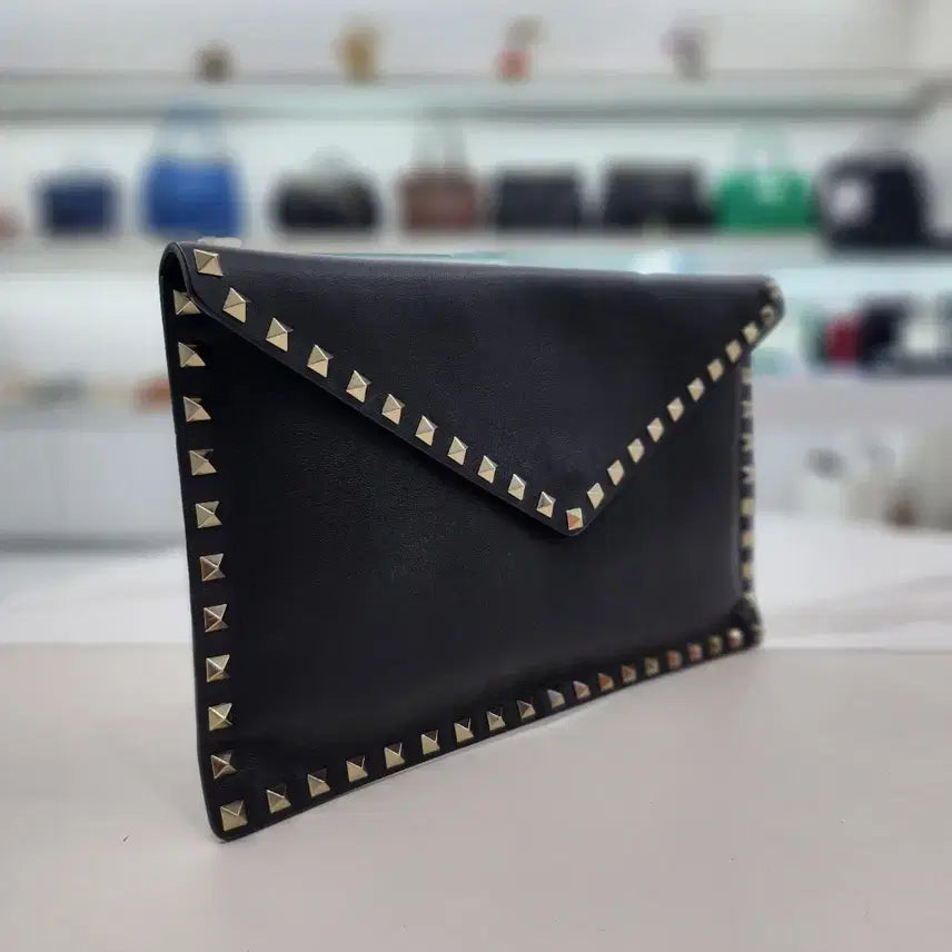 [BUNJANG] Valentino Rockstud Envelope Clutch Bag / 발렌티노 락스터드 엔벨롭 클러치백 QW1P0P56BOL