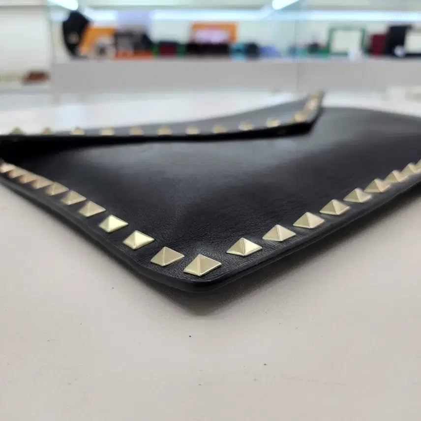 [BUNJANG] Valentino Rockstud Envelope Clutch Bag / 발렌티노 락스터드 엔벨롭 클러치백 QW1P0P56BOL