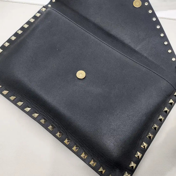 [BUNJANG] Valentino Rockstud Envelope Clutch Bag / 발렌티노 락스터드 엔벨롭 클러치백 QW1P0P56BOL
