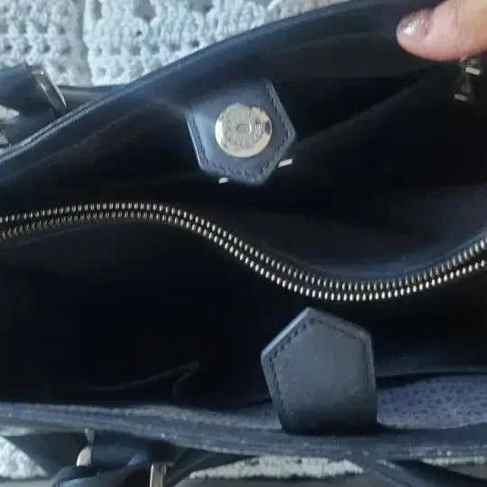 [BUNJANG] Louis Quatorze Signature Pattern Black Enamel Tote Bag/Crossbody Bag / 루이까또즈 시그니처 패턴 블랙 에나멜 토트백겸 크로스백