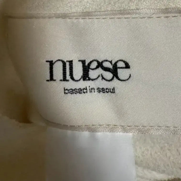 [BUNJANG] White Fur Jacket with Toggle Buttons / [반값 이하] 화이트 퍼 자켓 토글버튼 디자인 (삿포로 룩)