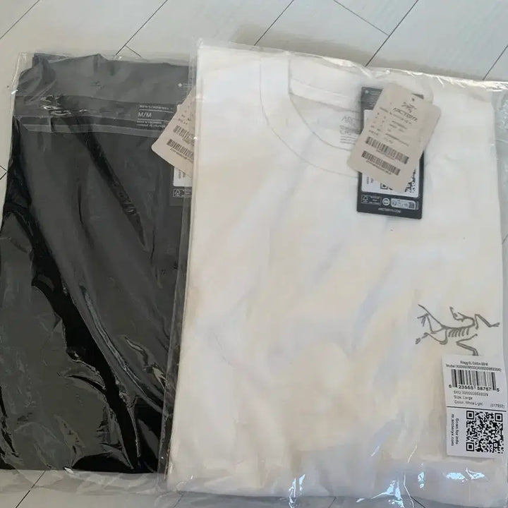 [SOLD OUT] 아크테릭스 반팔 티셔츠 화이트/블랙 미개봉 새상품