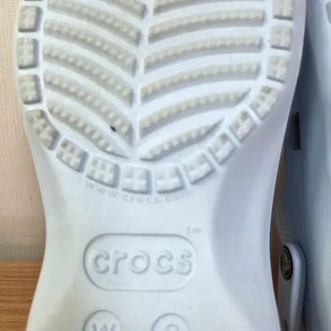 [BUNJANG] Crocs Platform Clog Sandal W8 / 크록스플랫폼클로그샌들W8 (250)