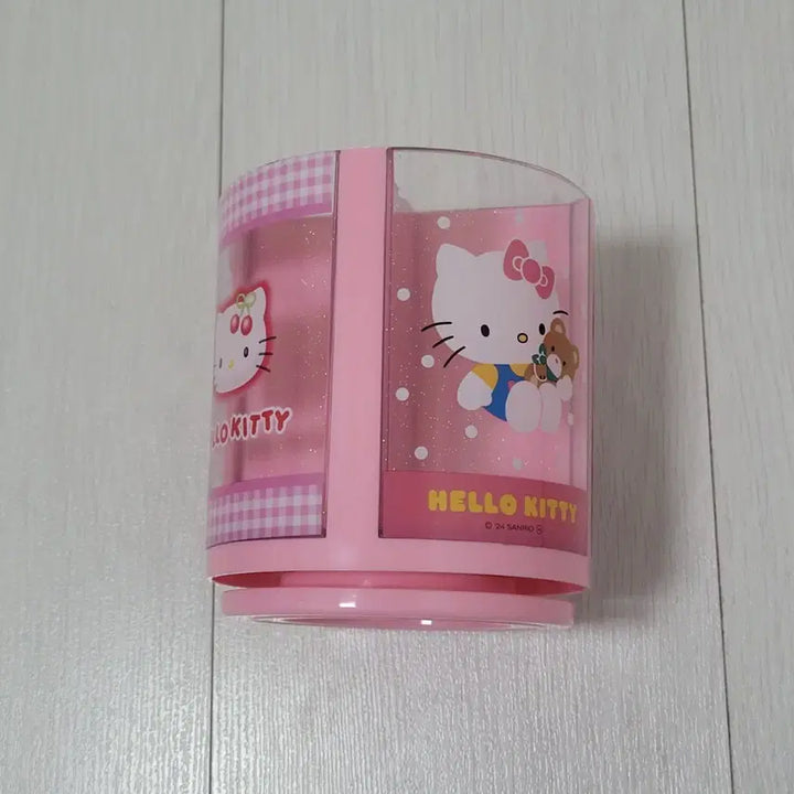 [SOLD OUT] 헬로키티 카오하나 유메미루 360도회전 빙글펜 스탠드