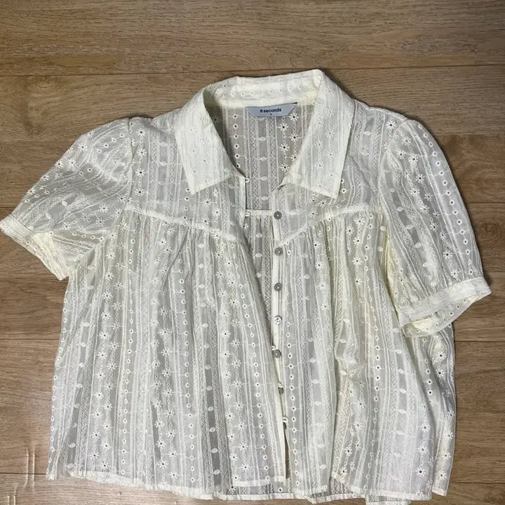 [BUNJANG] 8 Seconds Punched Embroidery Short Sleeve Blouse / 에잇세컨즈 펀칭 자수 반팔 블라우스