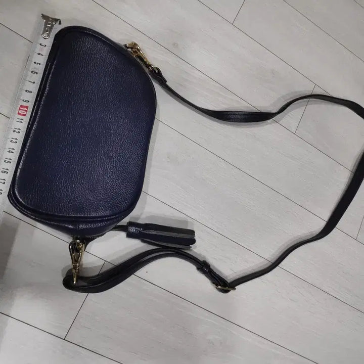 [BUNJANG] Elegant Navy Leather Crossbody Bag with Tassel / 엘레강스 네이비 가죽 크로스백 태슬 장식