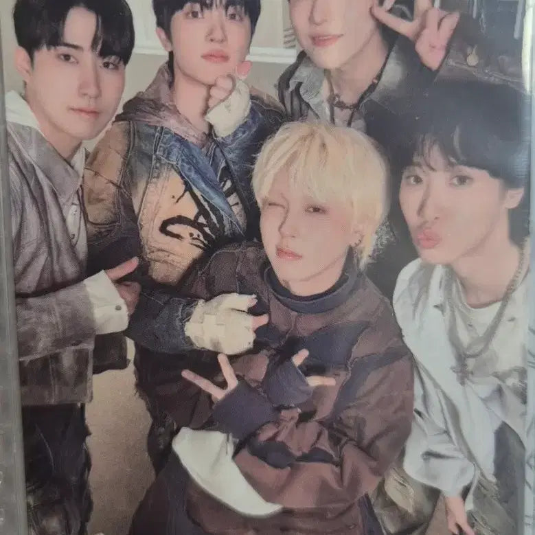 [BUNJANG] ONEWE Concert Scratch Group Photocard / 원위 콘서트 스크레치 단체포카양도해요
