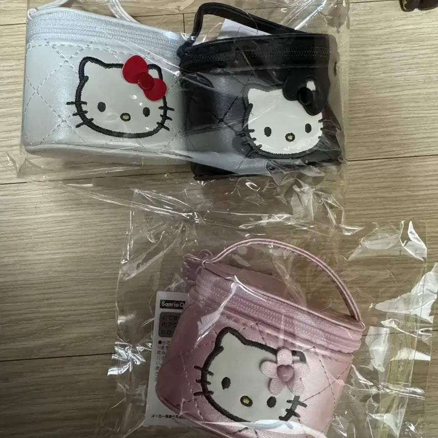 [BUNJANG] Hello Kitty Vanity Quilting Jewelry Keychain / 헬로키티 버니티 퀼팅쥬얼리키링