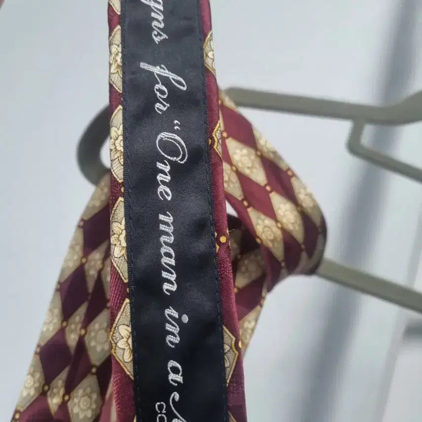 [BUNJANG] Burgundy Diamond Pattern Necktie / 버건디 다이아몬드 패턴 넥타이