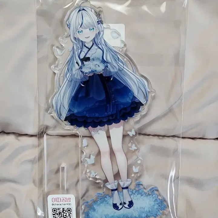 [BUNJANG] Stellive. Lyn Hanbok Acrylic Stand / 스텔라이브 린 한복 아크릴