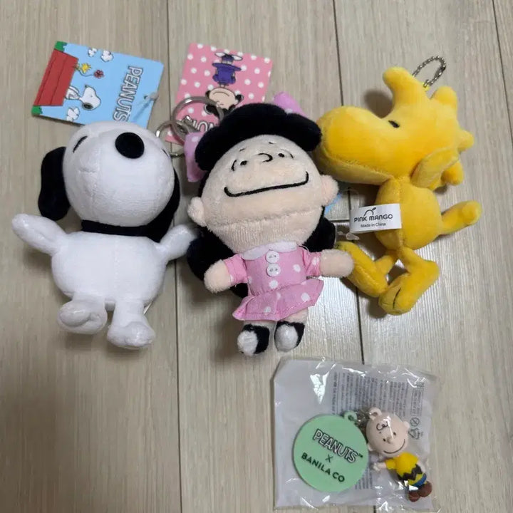 [SOLD OUT] [정품/새상품] 스누피/루시/우드스탁 인형 키링 3종 세트 (거울키링 증