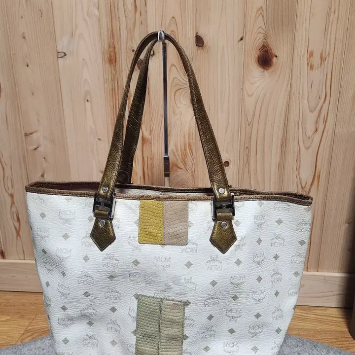 [SOLD OUT] 엠씨엠 MCM 비세토스 숄더백-성주택있음