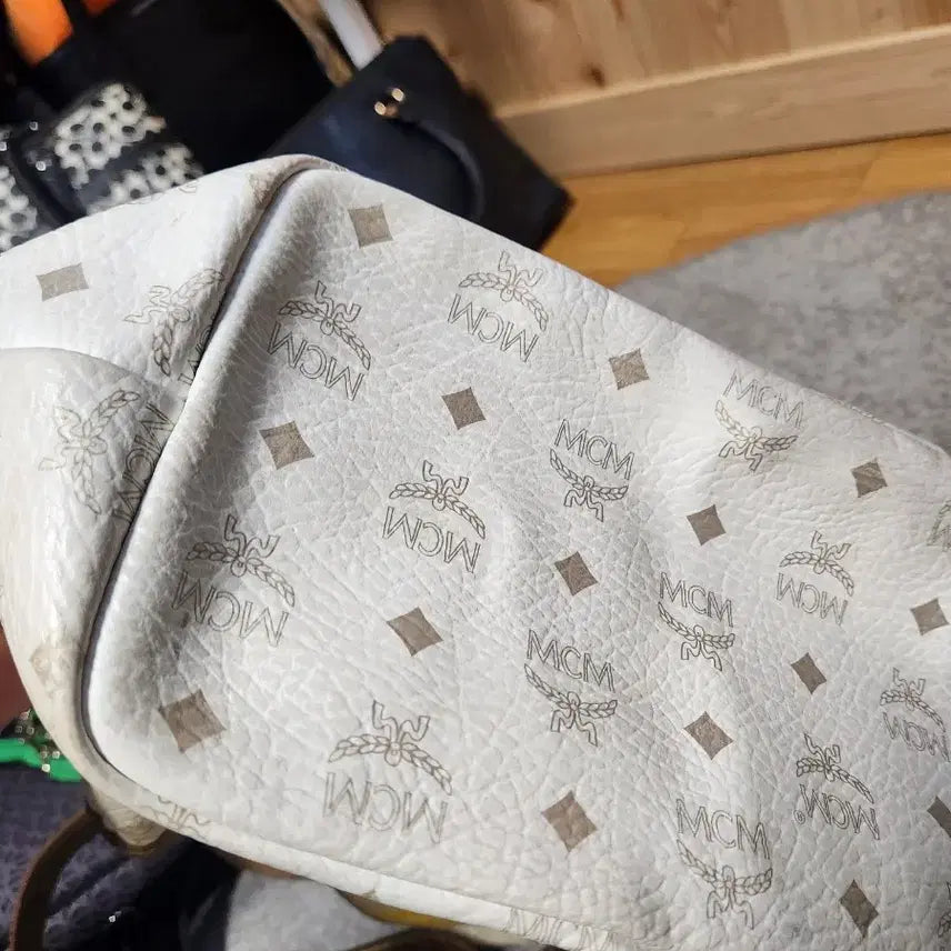 [SOLD OUT] 엠씨엠 MCM 비세토스 숄더백-성주택있음