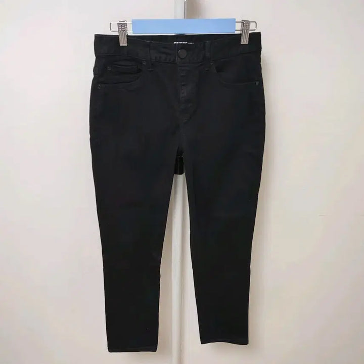 [SOLD OUT] [29] 새상품 게스 여성 스판 청바지 금속 삼각 데님 팬츠
